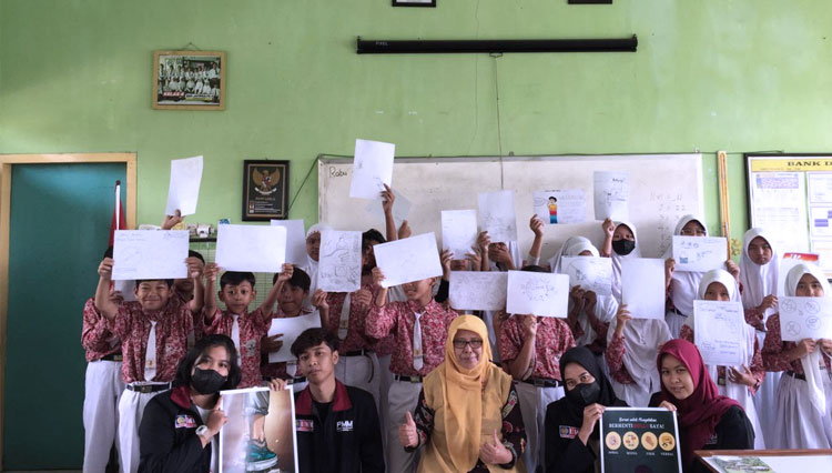 PMM UMM Gelar Program Pembuatan Poster Anti Narkoba dan Bullying di SDN Jatimulyo 5