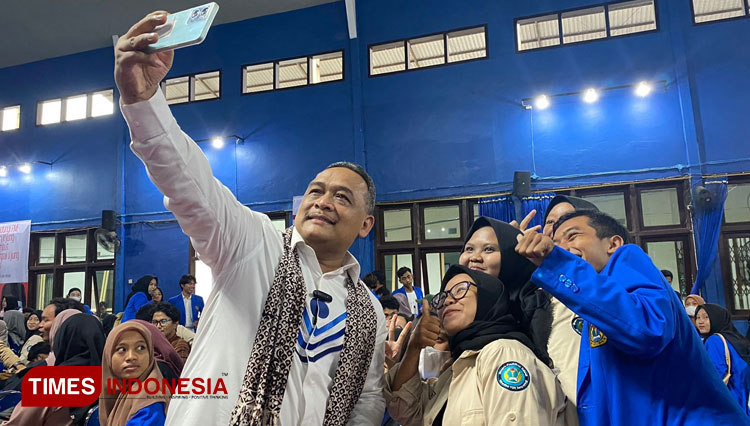 Kepala-BP2MI-Benny-Rhamdani..jpg