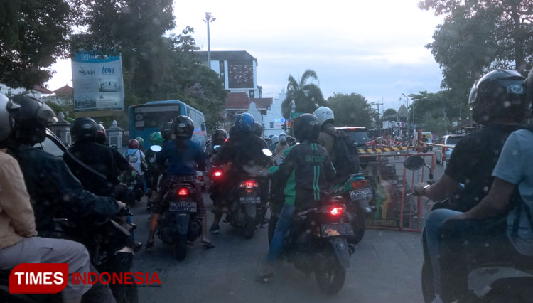 Pengguna kendaraan bermotor yang melanggar lalu lintas akan ditilang secara otomatis dengan elektronik. (FOTO: A Riyadi/TIMES Indonesia)