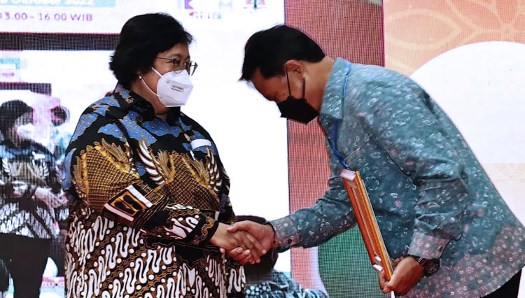 Konsisten Bina Proklim, Wali Kota Madiun Terima Penghargaan dari Kementerian LHK