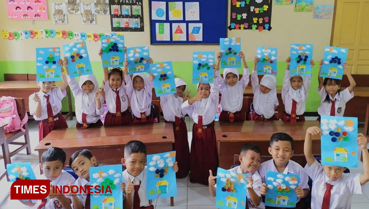 Hasil Karya dari tutup botol bekal implementasi P5 Siswa Kelas 1 SDN 1 Sudimoro, Pacitan. (FOTO: Amelia for TIMES Indonesia) 