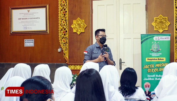 Jaksa Ajak Pelajar SMPN 8 Kota Yogyakarta Kenali Hukum, Jauhi Hukumannya