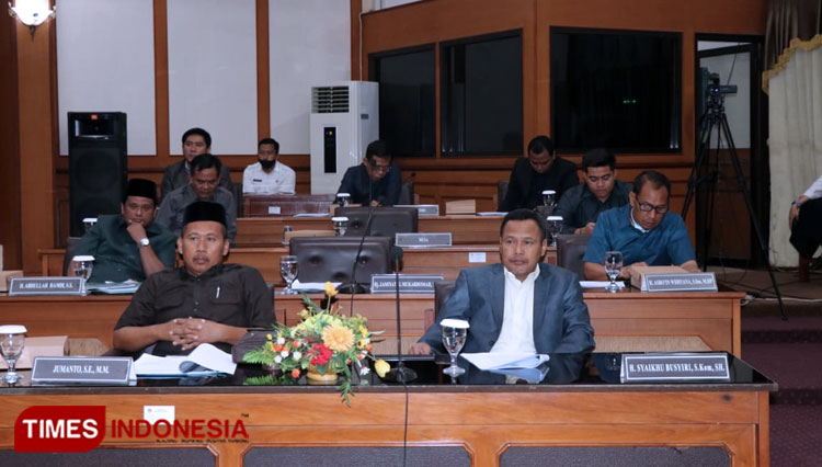 DPRD-Gresik-b.jpg