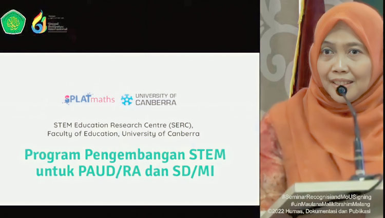 Dr. Sitti Maesuri Patahudin sedang menyampaikan materi tentang STEAM di Aula Gedung Rektorat UIN Maliki Malang lantai 5. (Foto: Youtube uinmlg)