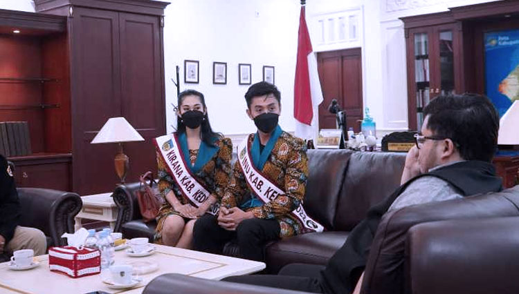 Inu-Kirana-Kab-Kediri-saat-bertemu-Bupati-Kediri.jpg