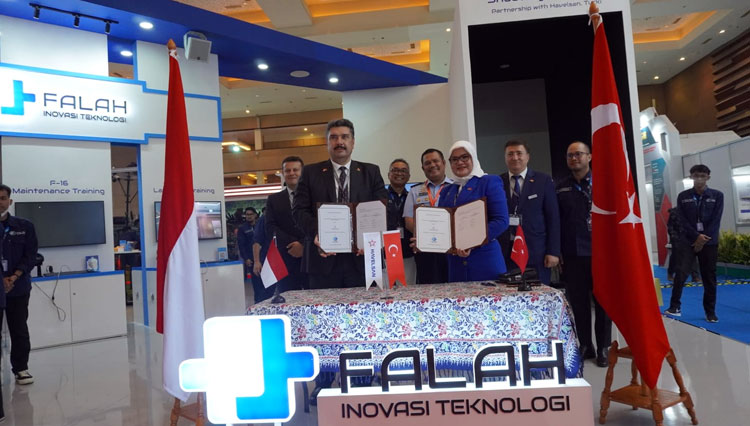 PT. Falah Inovasi Teknologi (Falah) CEO : Noviayana (kanan), Havelsan General Manager: Mehmet Akif Nacar (kiri) (Foto: Dok. Falah)