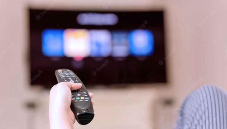 Ilustrasi migrasi siaran TV analog ke digital. (FOTO: Freepik)