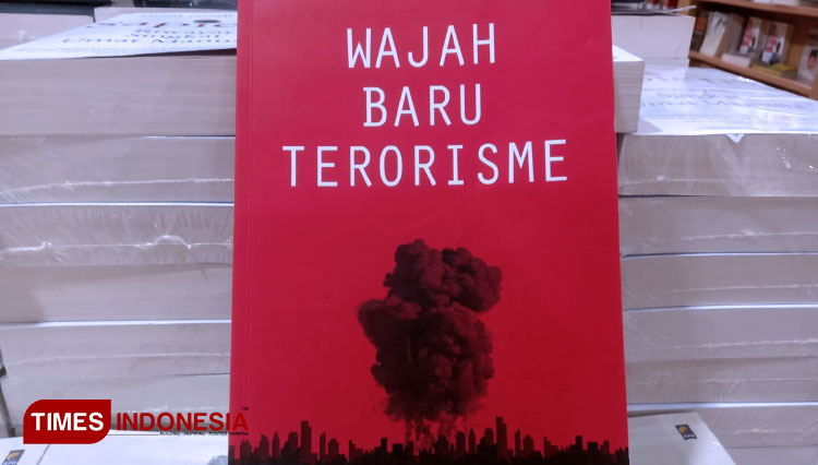 Buku berjudul Wajah Baru Terorisme, karya Hamidin Aji Amin. (FOTO: Moh Ramli/TIMES Indonesia)