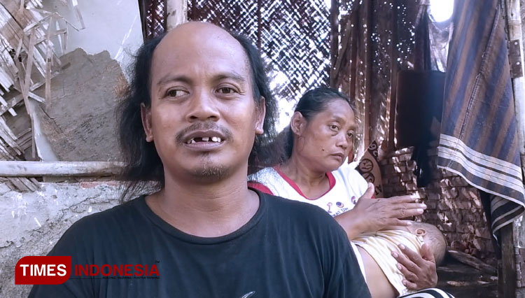 Tomi, pemilik rumah tidak layak di Indramayu butuh perhatian dari semua pihak. (Foto: Selamet Hidayat/TIMES Indonesia)