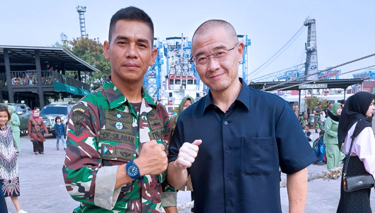 Denny Silaban bersama kawan lamanya Gunadi Karjono. (Foto : Dokumentasi Denny Silaban For Times Indonesia)