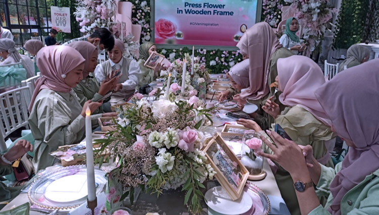 GIV-Hijab-Rose-Water--Argan-Oil-2.jpg