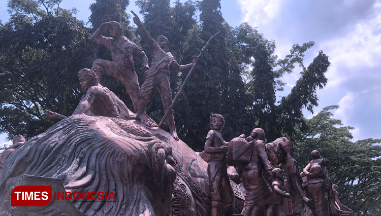 Sejumlah patung yang memiliki arti di Monumen Juang 45 Kota Malang. (Foto: Rizky Kurniawan Pratama/TIMES Indonesia)