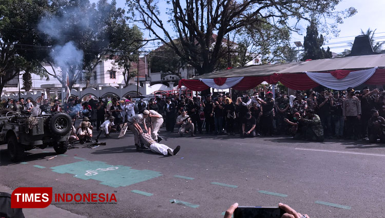 Pasukan-TRIP-dan-Pasukan-Belanda-2.jpg