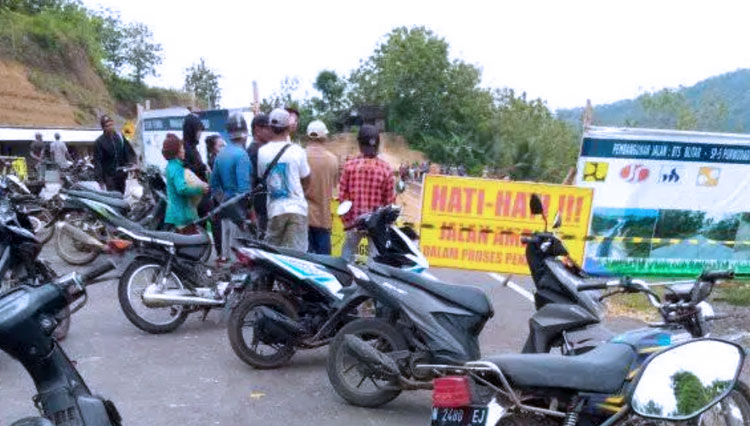 Dua Orang Pekerja JLS Malang Selatan Tewas Tertimbun Tanah Longsor Bercampur Besi
