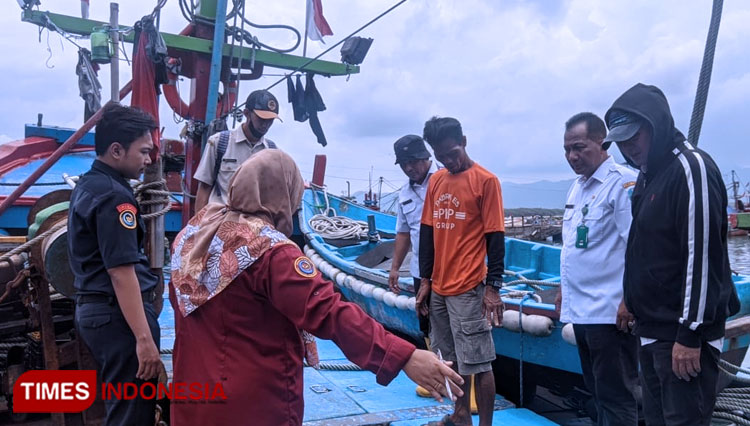 Ratusan-perahu-nelayan-Kabupaten-Pacitan-c.jpg
