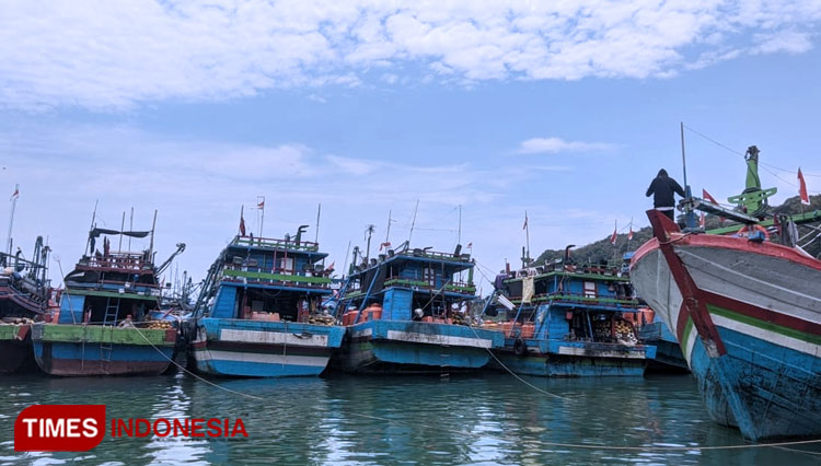Cuaca Ekstrem dan Gelombang Tinggi, Nelayan Kabupaten Pacitan Pilih Tak Melaut