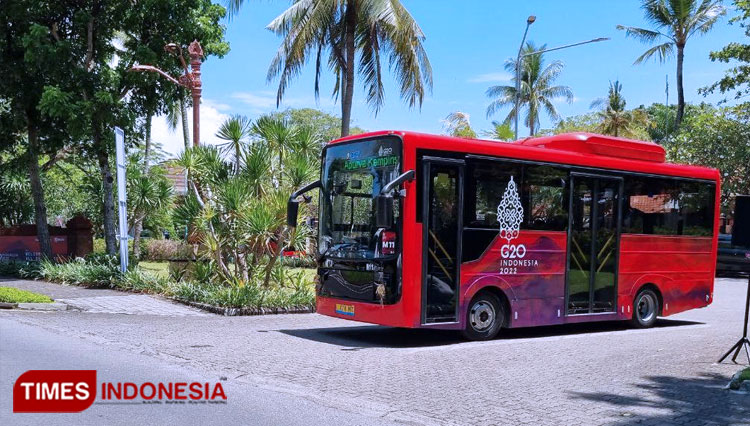 Bus listrik menjadi salah satu transportasi yang digunakan dalam kegiatan G20 Indonesia. (Foto: Nouval Ardiyansyah/TIMES Indonesia)