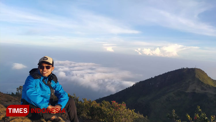 Experience a Stunning View from the Top of Mount Lawu