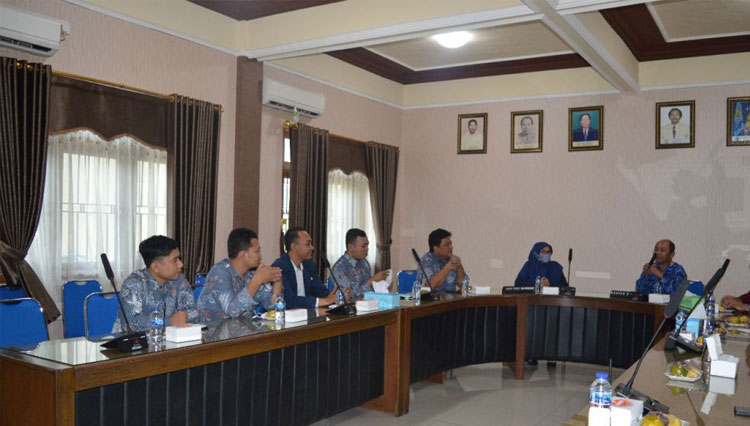 Tamu dari IKIP PGRI Bojonegoro, Rektor dan jajarannya. (Foto: Humas UNIPMA for TIMES Indonesia)