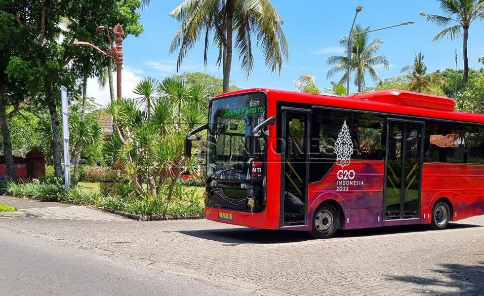 Bus listrik Damri beroperasi kawasan The Nusa Dua Bali. (Foto: Naufal Ardiansyah/TIMES Indonesia)