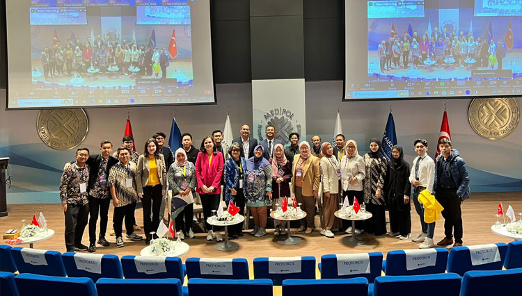 Para delegasi mengikuti konferensi internasional yang diselenggarakan oleh SKSG UI bersama Istanbul Medipol University dan Perhimpunan Pelajar Indonesia Istanbul (PPI Istanbul). (Foto: PPI Istanbul)