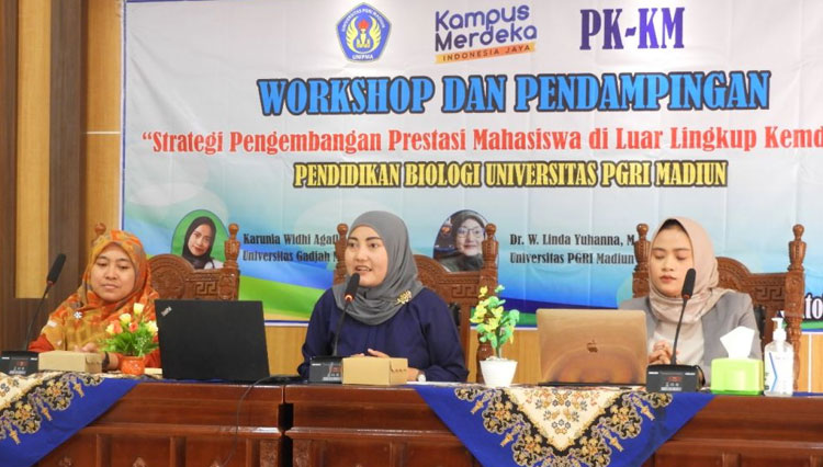 Sekretaris Prodi Pendidikan Biologi UNIPMA Bersama dua pemateri workshop. (Foto: Humas UNIPMA for TIMES Indonesia)