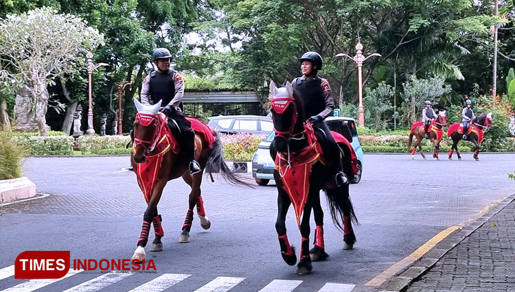 Patroli-polisi-berkuda-di-Nusa-Dua-Bali-2.jpg