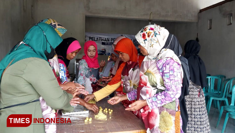 Pelatihan-keterampilan-membuat-kue-kering-a.jpg