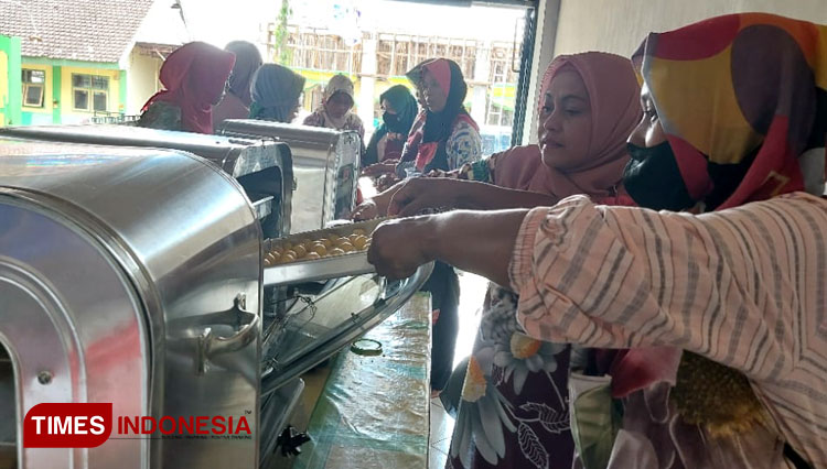 Pelatihan-keterampilan-membuat-kue-kering-b.jpg