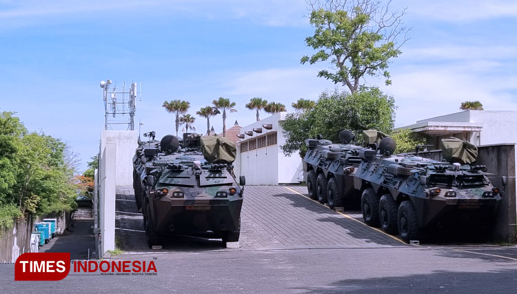 Kendaraan Taktis Baja TNI Disiapkan di Area Hotel Pertemuan Biden-Jinping