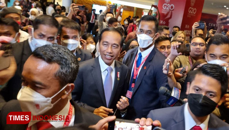 Presiden RI Joko Widodo saat berkunjung ke Media Center G20, Nusa Dua, Bali. (Foto: Naufal Ardiansyah/TIMES Indonesia)