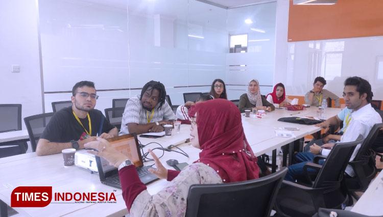Fakultas Humaniora UIN Maliki Malang Tunjukkan Keberagaman Indonesia kepada Mahasiswa Asing Program I-YES