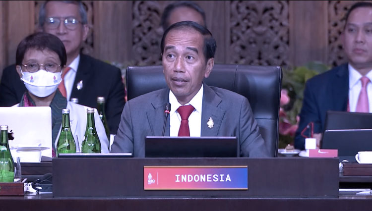 Presiden RI Jokowi mengumumkan hasil KTT G20 Indonesia yang berlangsung di The Apurva Kempinski, Nusa Dua, Bali, Rabu (16/11/2022). (Foto: Tangkapan Layar TI)