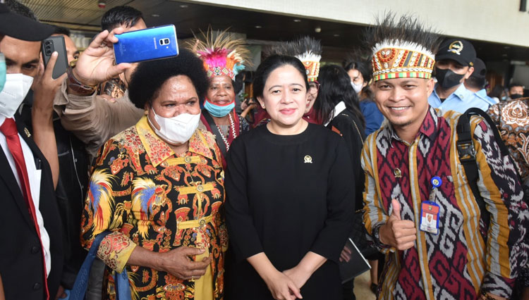 DPR RI Sahkan RUU Papua Barat, Puan Maharani Diteriaki "Presiden ...