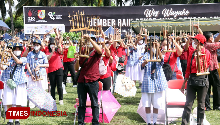 perhelatan-3000-angklung-di-Kabupaten-Jember.jpg