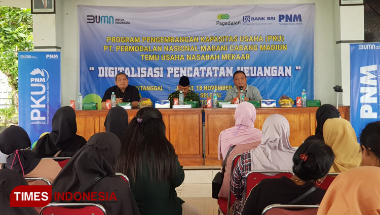 PNM Cabang Madiun Latih Nasabah Mekaar Magetan Catat Keuangan Secara Digital