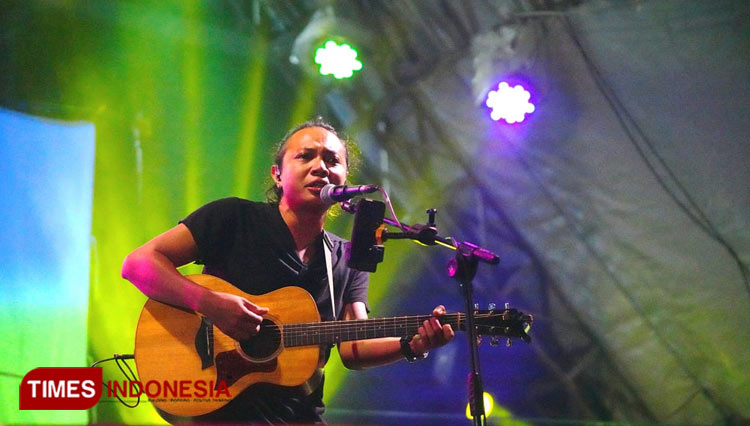 Lagu 'Kekasih Bayangan' Felix Irwan Hipnotis Penonton di Coffe Festival 2022 Probolinggo