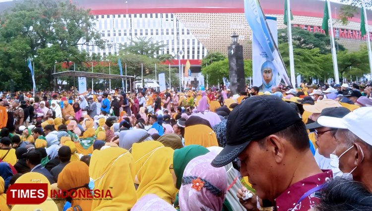 Pembukaan Muktamar ke-48 Muhammadiyah, Puluhan Ribu Orang Padati Stadion Manahan 