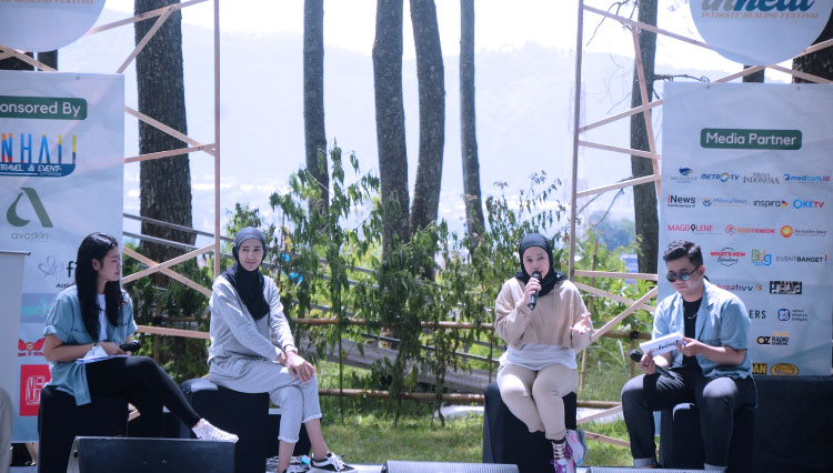 Owner Fitflo Activewear, Regina Fauzi dan Intan Juliana Zulkifli dalam acara Inheal (Intimate Healing) Festival di Treetop Cikole, Kota Bandung, Minggu (20/11/2022). (Foto: Andi Hadiana/TIMES Indonesia)