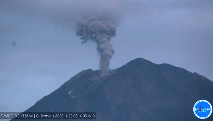 Gunung Semeru Kembali Erupsi, Terjadi 18 Kali Gempa Letusan - TIMES ...