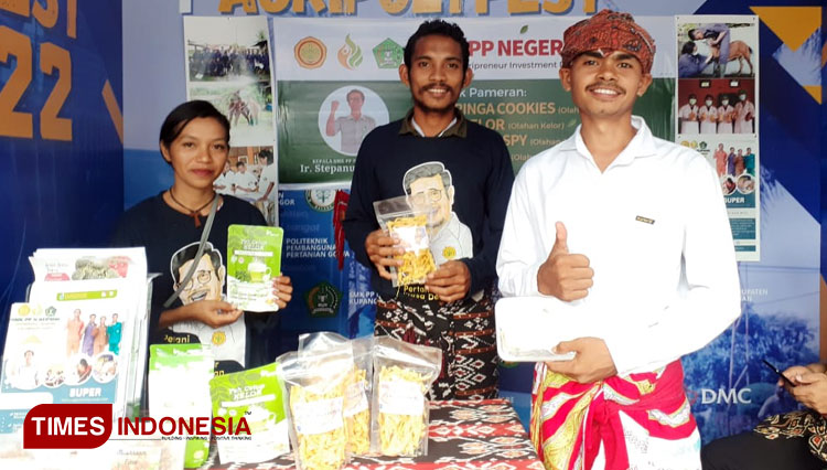 Petani dan peternak Millenial SMKPP N Kupang Maria (kiri), Jecko (tengah), Arlot (kanan). Sabtu, (19/11/2022). (Foto: Rania Fadilla/Times Indonesia)