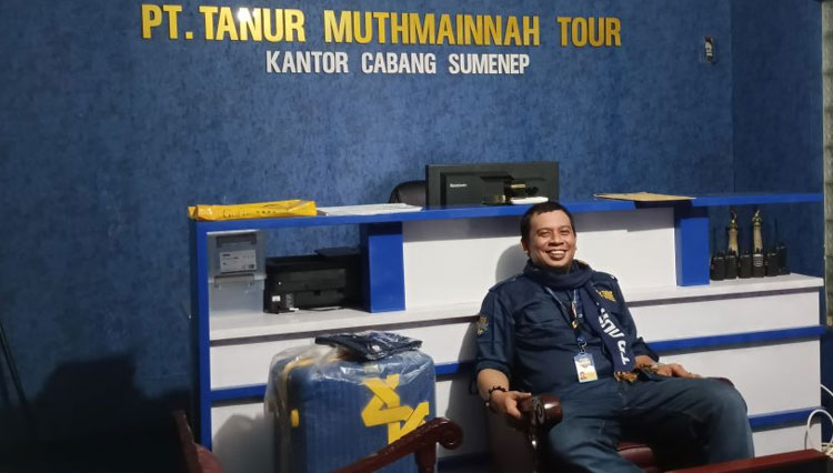 Muh. Suryanto pimpinan PT. Tanur Muthmainnah Tour cabang Sumenep , saat konfirmasi di kantor Cabang Sumenep, Selasa (22/11/2022).