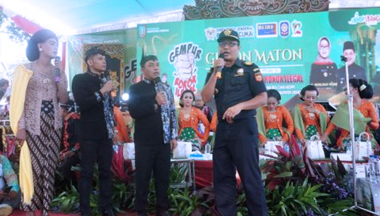 Satpol PP Jombang bersama Cak Percil CS Sosialisasikan Gempur Rokok Ilegal
