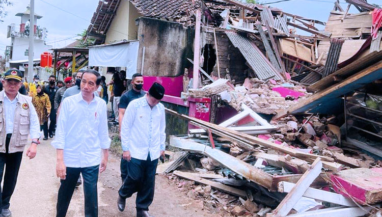 Puluhan Korban Belum Ditemukan, Jokowi Kembali ke Lokasi Gempa Cianjur 