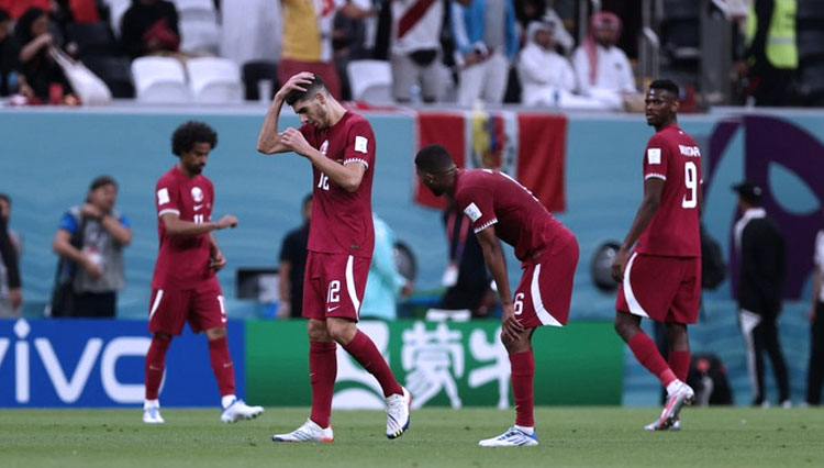Timnas Qatar kalah dalam laga pembuka Piala Dunia 2022 atas Ekuador. (FOTO: Getty Images)