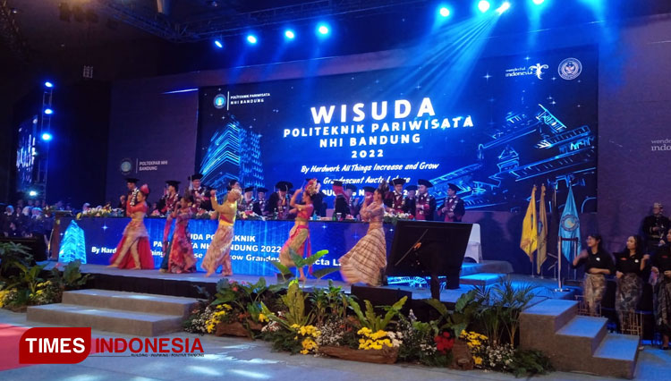 Sidang terbuka senat dengan agenda wisuda Poltekpar NHI Bandung secara hybrid. (Foto: Hilman/TIMES Indonesia) 
