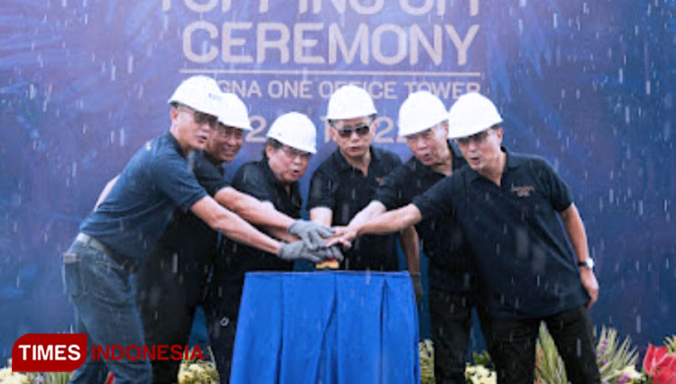 Topping Off Ceremony Magna One Office Tower, Sabtu (26/11/2022). (Foto: Lely Yuana/TIMES Indonesia)