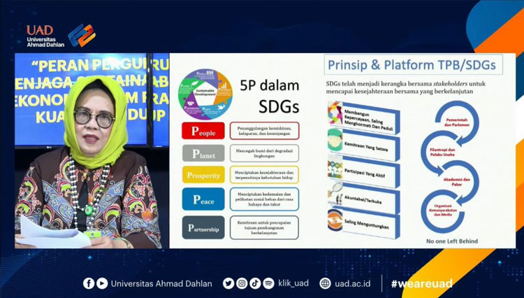 Staf Ahli KLHK RI, Prof Dr Ir Winarni Monoarfa MS ketika memberikan pemaparan materi dalam Seminar Nasioanl yang diselenggarakan oleh LPPM UAD (FOTO: AJP TIMES Indonesia)
