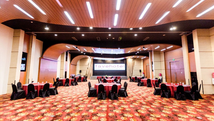 Ruang Sky Ballroom saat digunakan untuk meeting. (Foto: Marcomm favehotel MEX Tunjungan Surabaya) 
