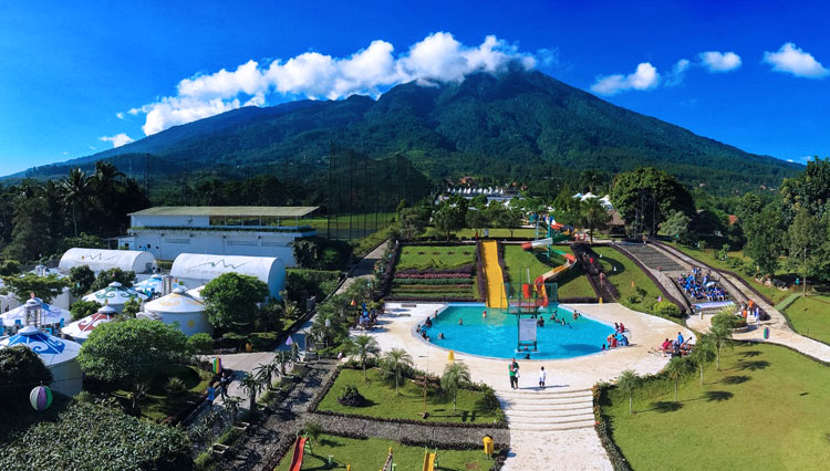 View Gunung Salak dari The Highland Park Resort Bogor. (FOTO: dok. The Highland Park Resort Bogor) 